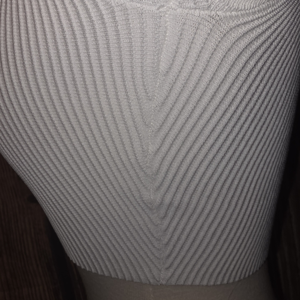 Aritzia Babaton Sculpt Knit Crop Top Size XS White - Picture 9 of 9
